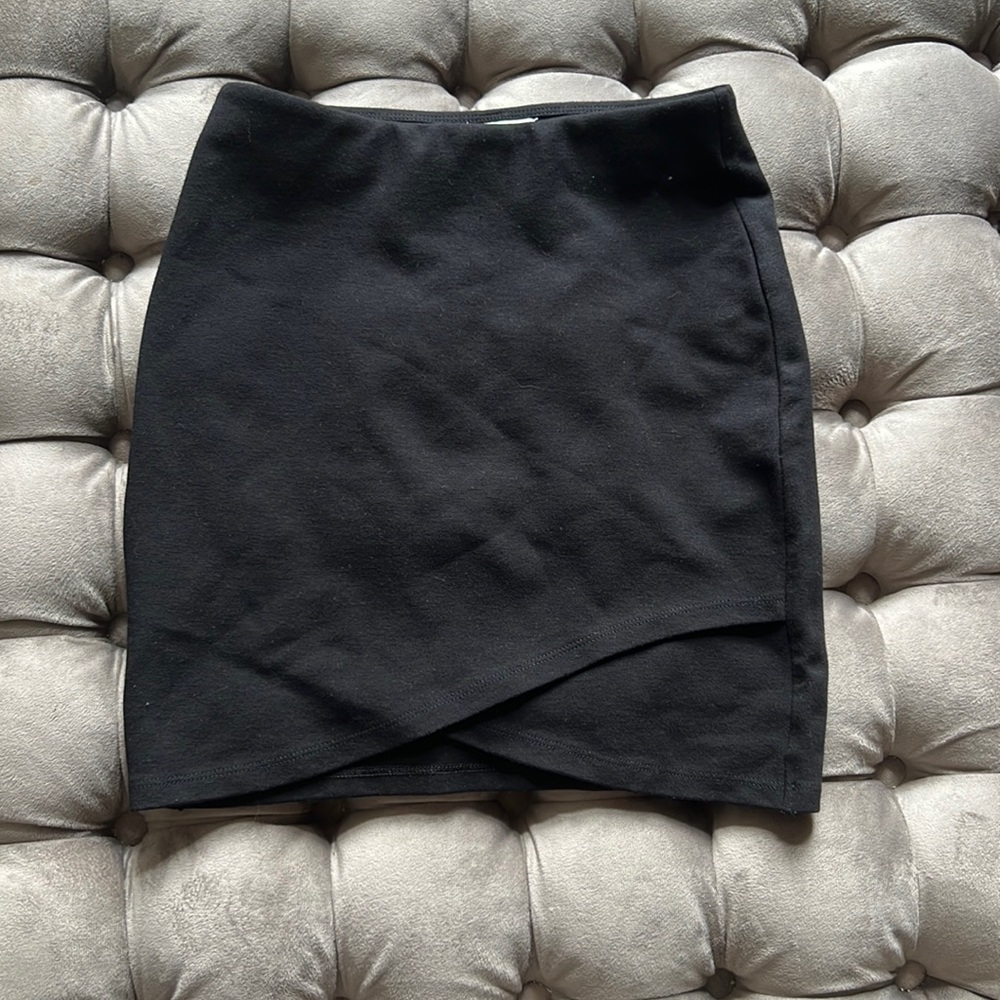 Aritzia skirt
